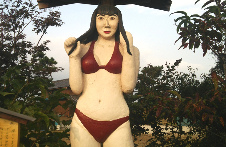 埼玉県桶川市にある水着の美少女像が怖すぎる【そうだ埼玉珍百景】