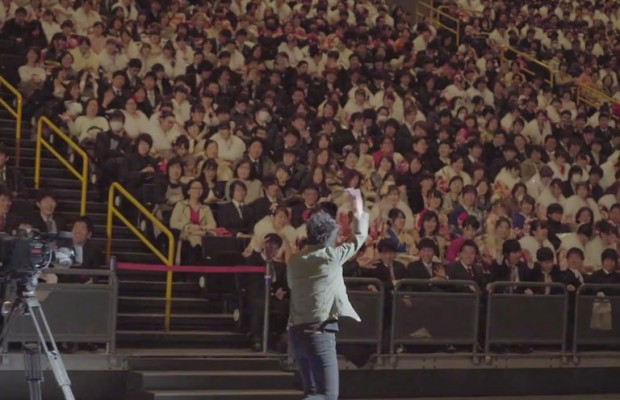 【動画】さいたま市成人式に「そうだ埼玉」を歌うロックバンド「6才児」が登場！