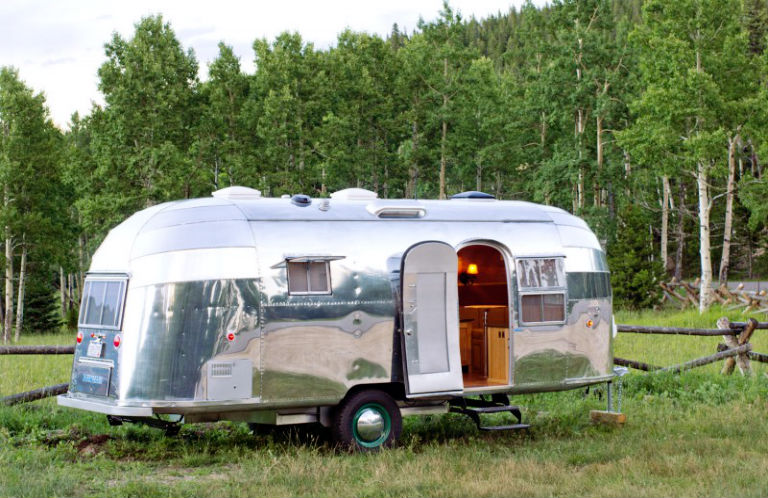 airstream-flying-cloud-travel-trailer-05-6-800x529