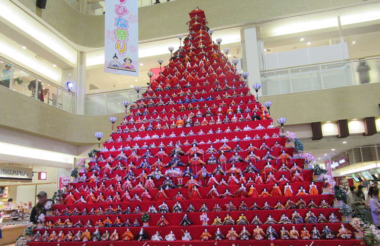 日本一高いピラミッドひな壇！鴻巣びっくりひな祭り2017がでかい！