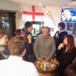 【大宮】英語を学ぶ？それとも飲む？大人が集まる“パブのような”英会話教室を発見